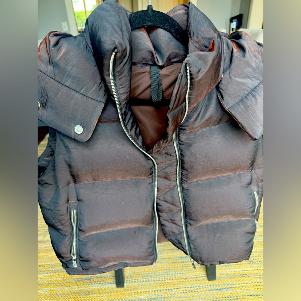 Lululemon Wunder puff vest in Irisescent color